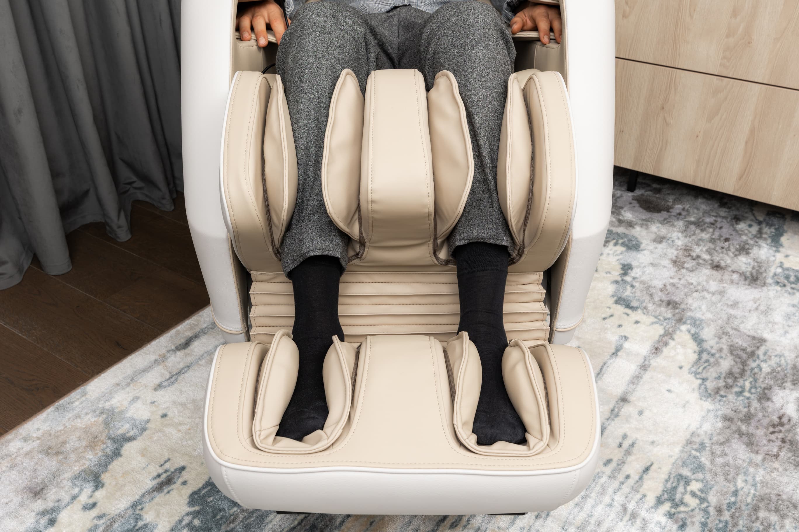 A lábtartó kinyújtása elektromosan és automatikusan állítható OPERA PLUS – Tökéletes a magas felhasználók számára