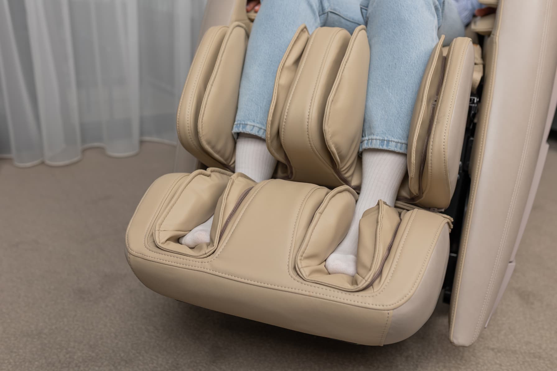 Vádligyúrás és vádlimasszírozó egység állítása- Kinyújtható lábtartó 20 cm hosszúságban