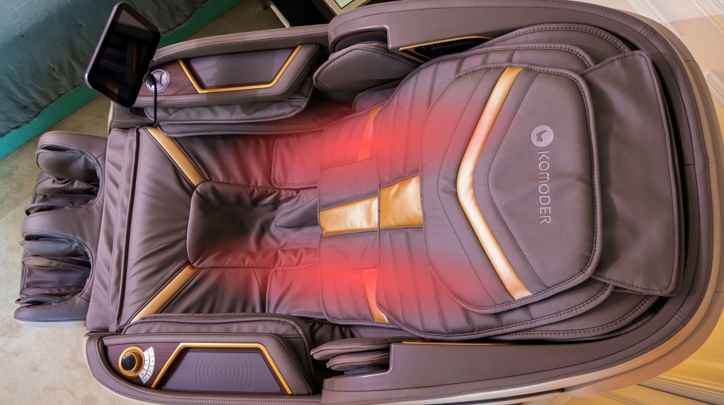 A melegítő masszázssál. Innovatív fűtési funkció a vállak, a hát, az derék és a has területére.